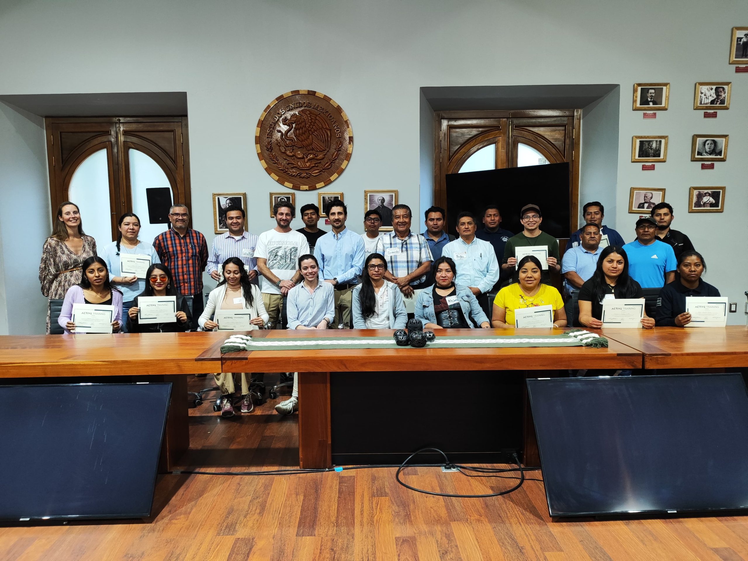 The workshop group in Oaxaca, Mexico, poses for a group shot.