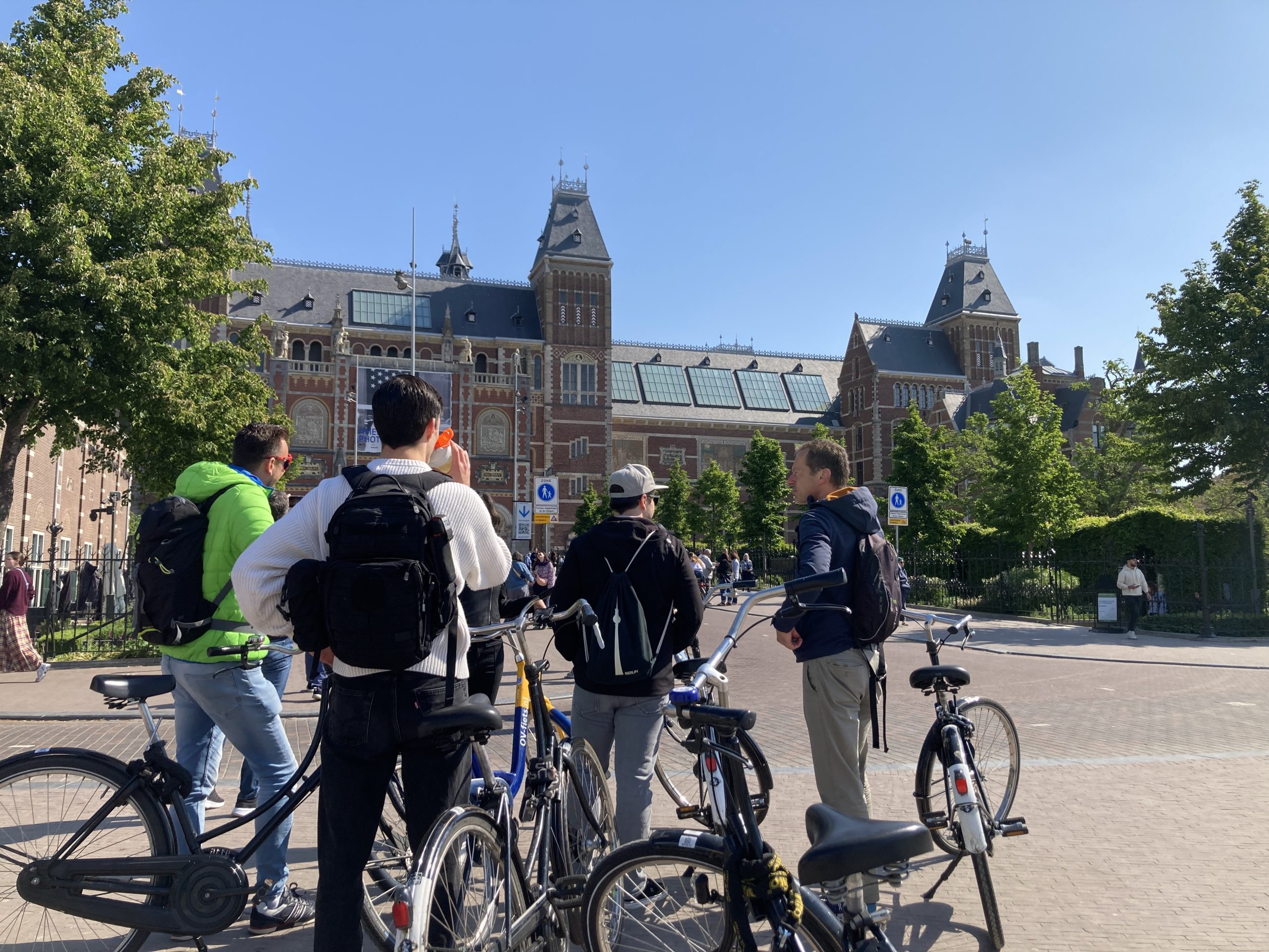 The group of visitors and experts during the cycling tour in Amsterdam